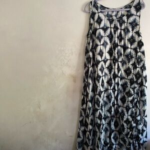 Chic Black and White Patterned Maxi Dress